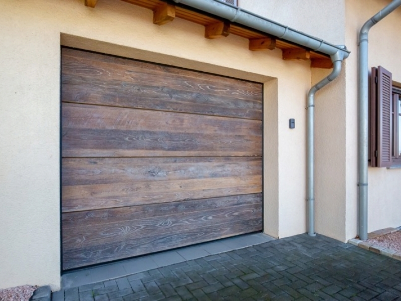 Sektional-Garagentor aus Holz