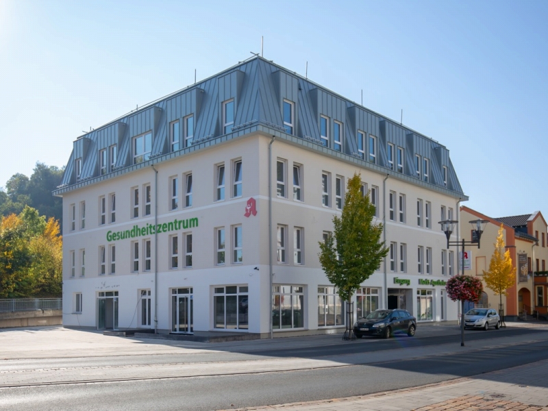 Fenster eines öffentlichen Gebäudes