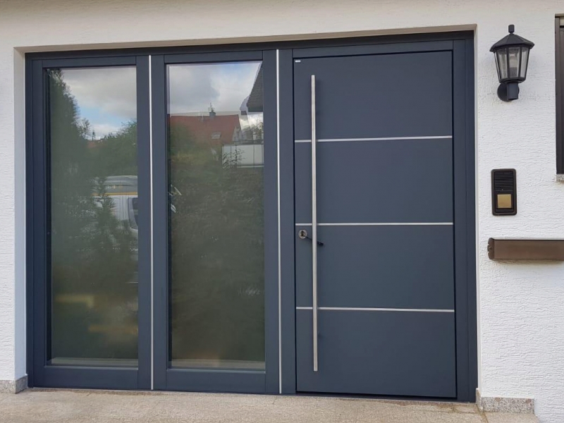 blaue moderen Haustür