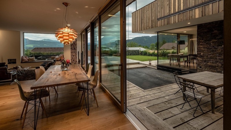 Ganzglas-Design im Loft-Stil